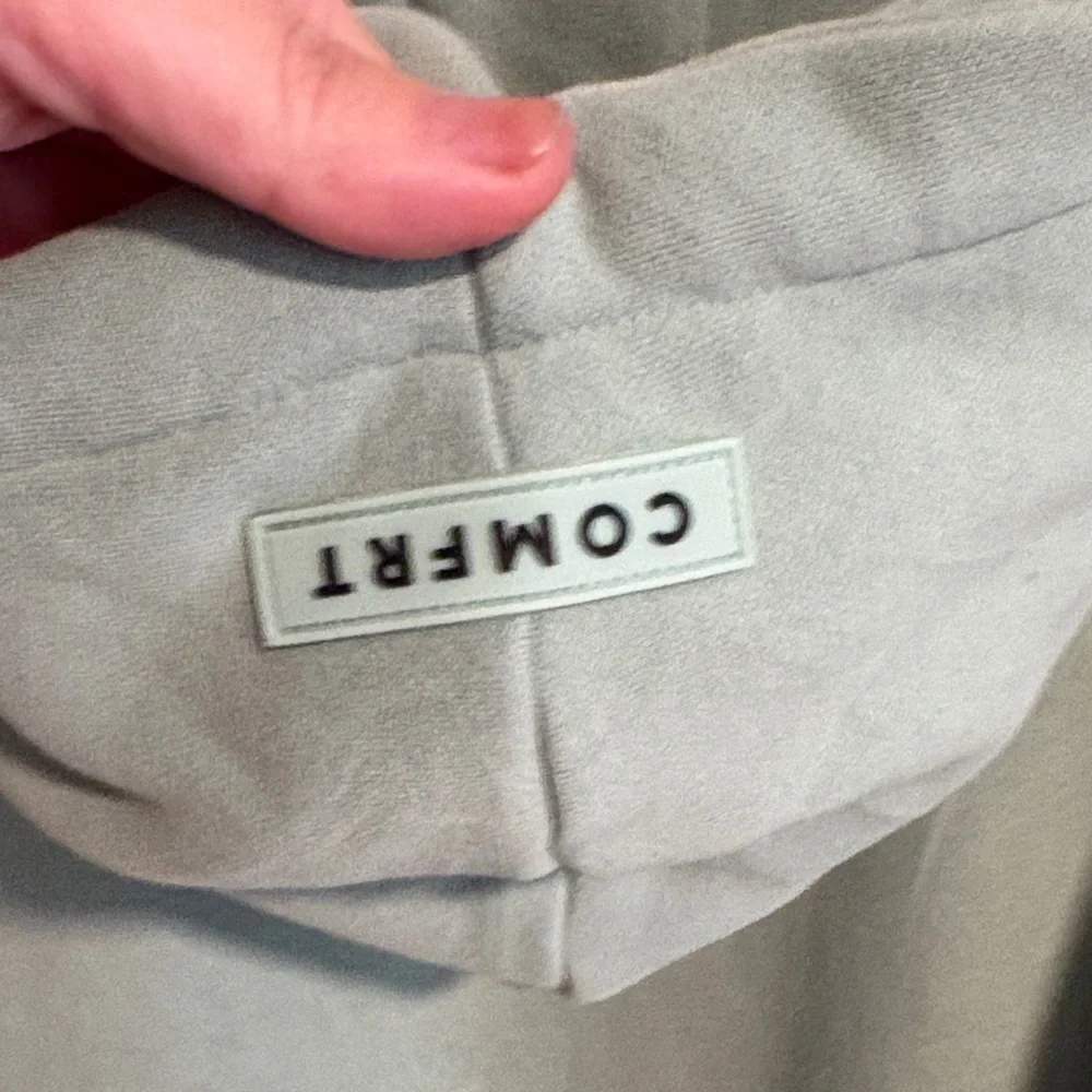 Comfrt airplane mode Hoodie in Aloe - Picture 10 of 10